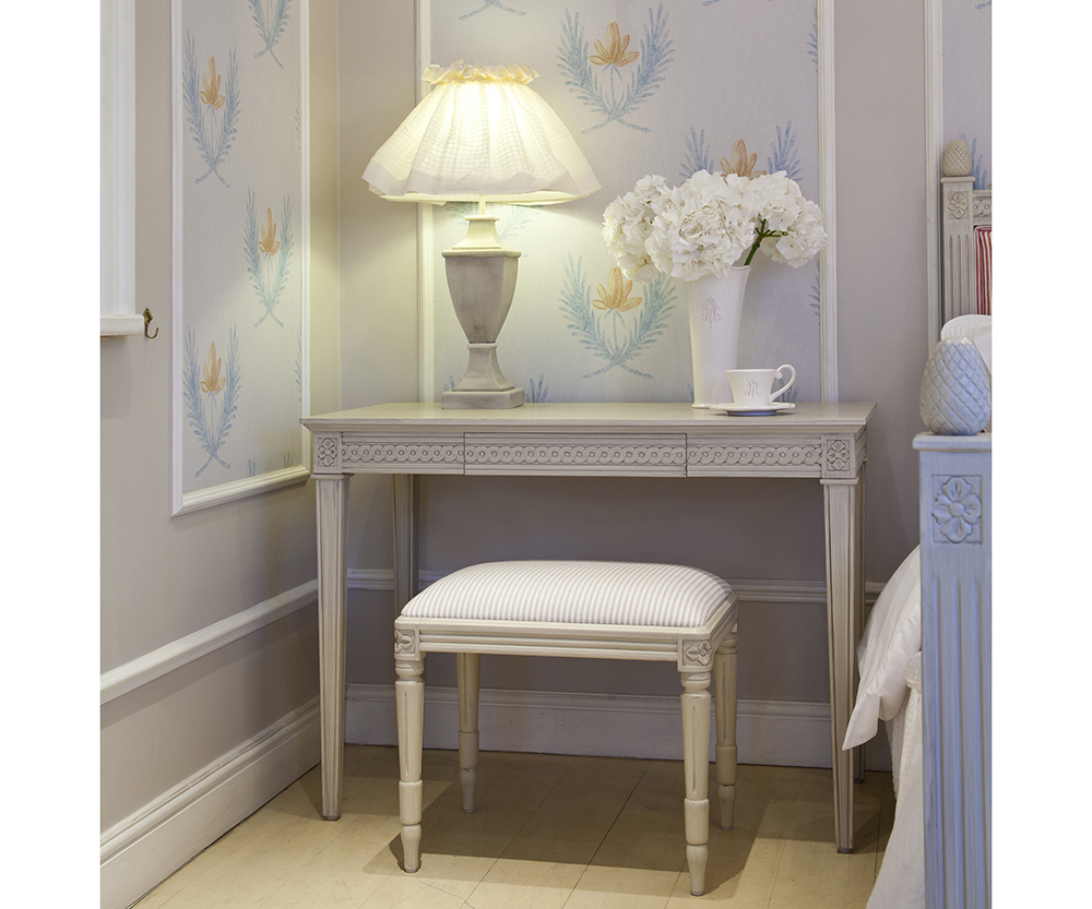 Gustavian Dressing Table in Chalk Grey