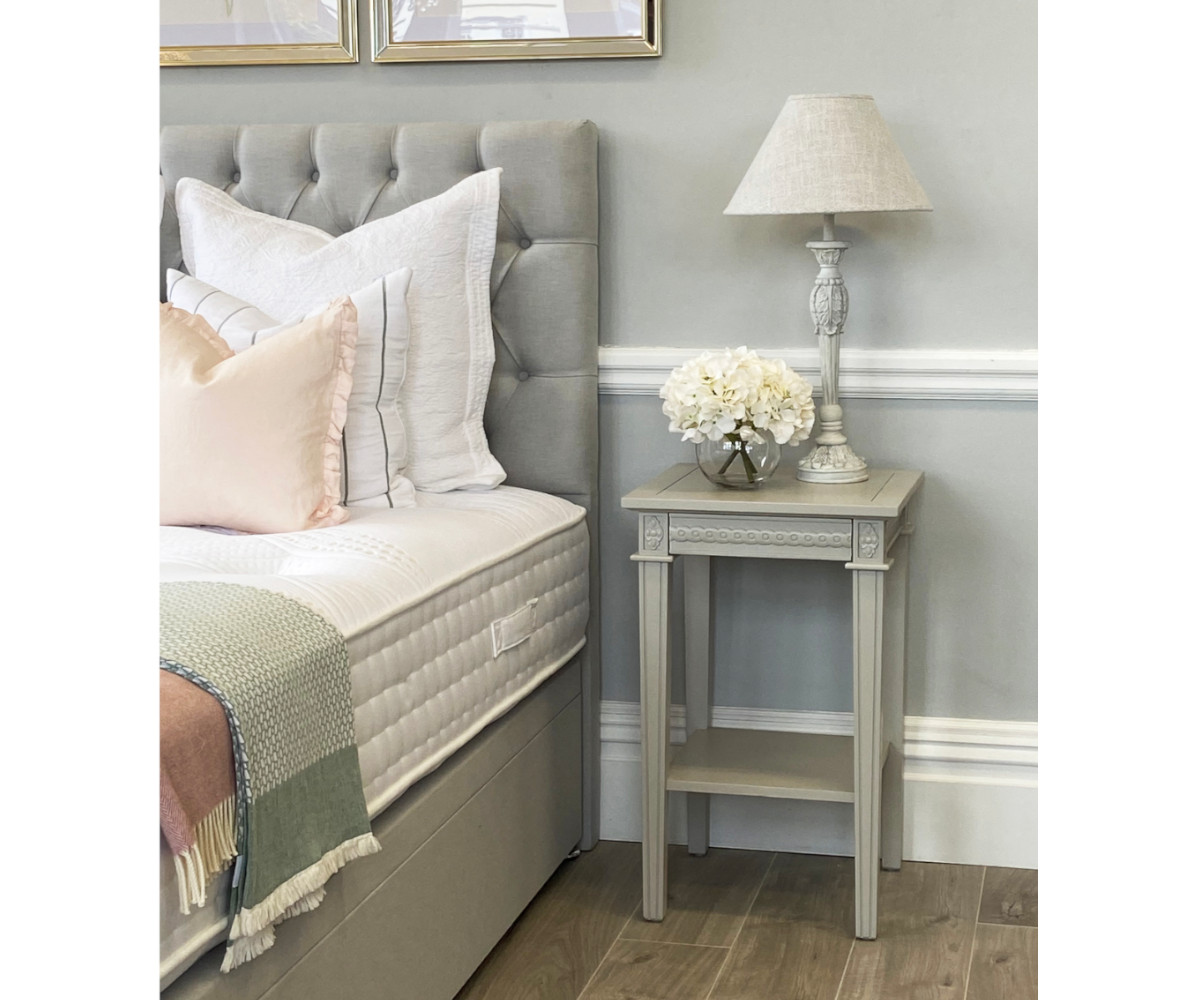 Gustavian Nightstand in Chalk Grey